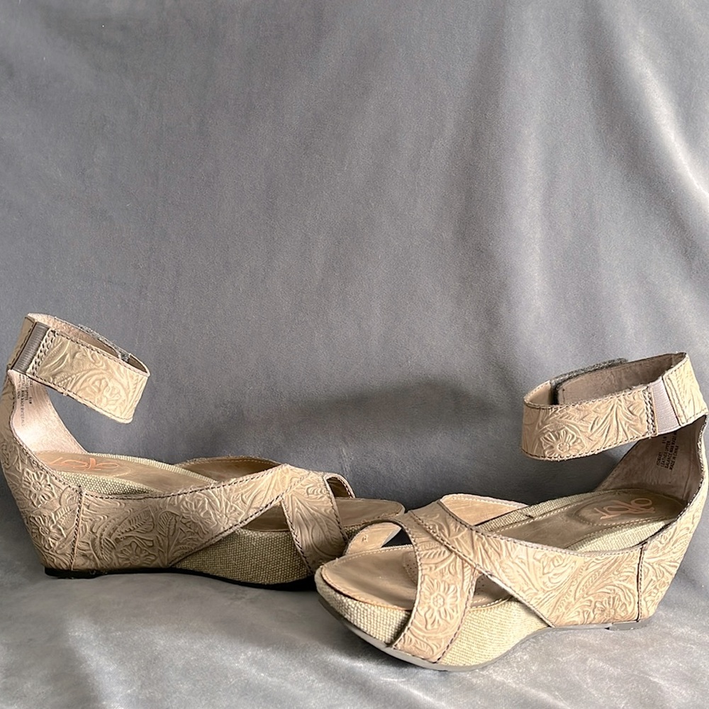 OTBT open toe wedge
